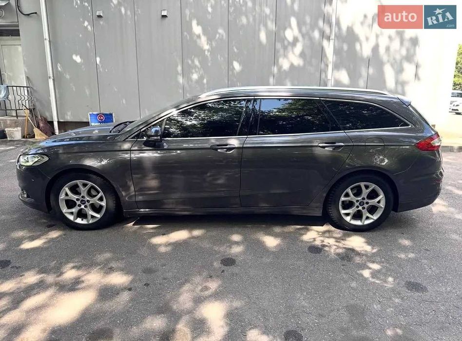 FORD MONDEO 2015 року