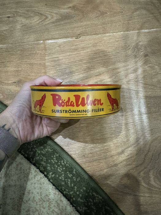 Surstromming Roda Ulven рибна консерва сюрстреммінг Швеція