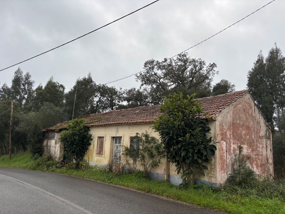 Moradia para recuperar em rio maior