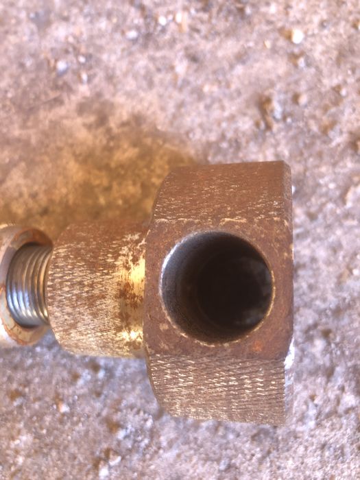 Перхідник для заправки авто метаном.