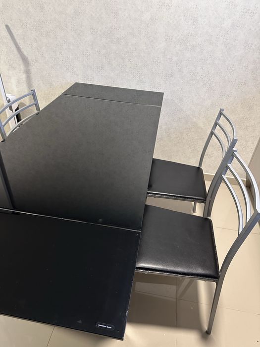 Mesa de vidro (70x110) extensível com 4 cadeiras