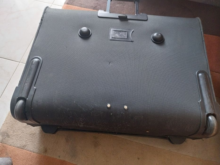 Mala rigida tipo troly 63-50-25 impecavel