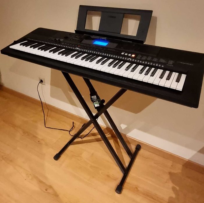 Teclado musical Yamaha PSR EW400
