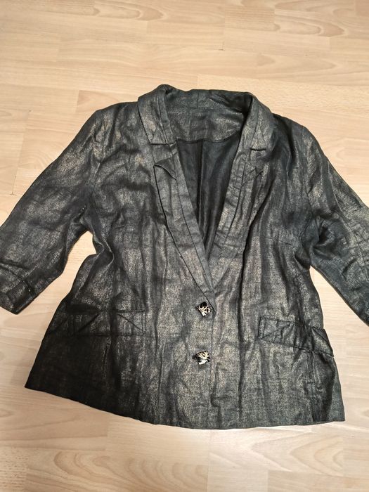 Ciekawa marynarka z lekkiego pozłacanego materiału