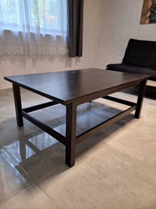 Dom - sofa , stół