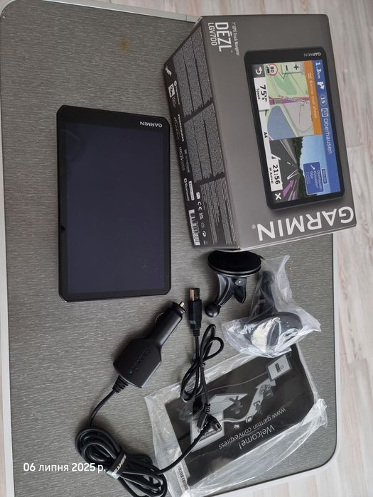 GPS-навігатор Garmin Dezl LGV 700
