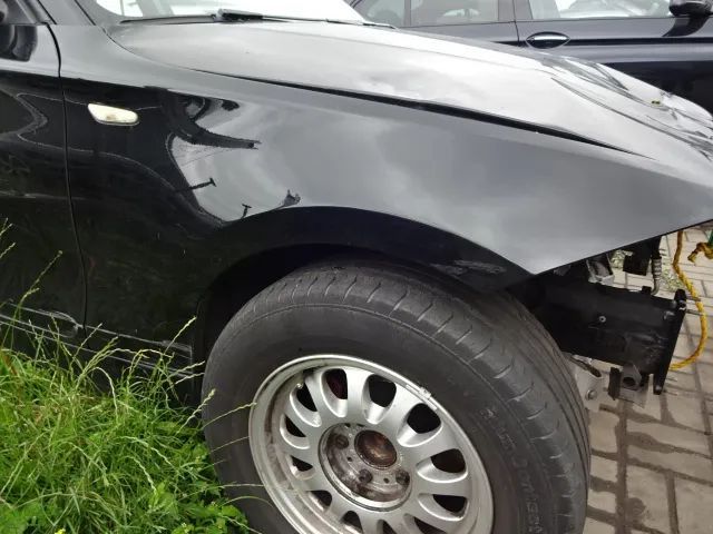 Prawy błotnik BMW E87, Schwarz 2