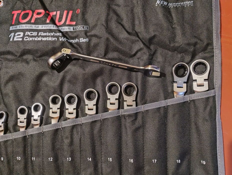 Продам набір ключів комбінованих з тріскачкою та шарніром 8-19мм