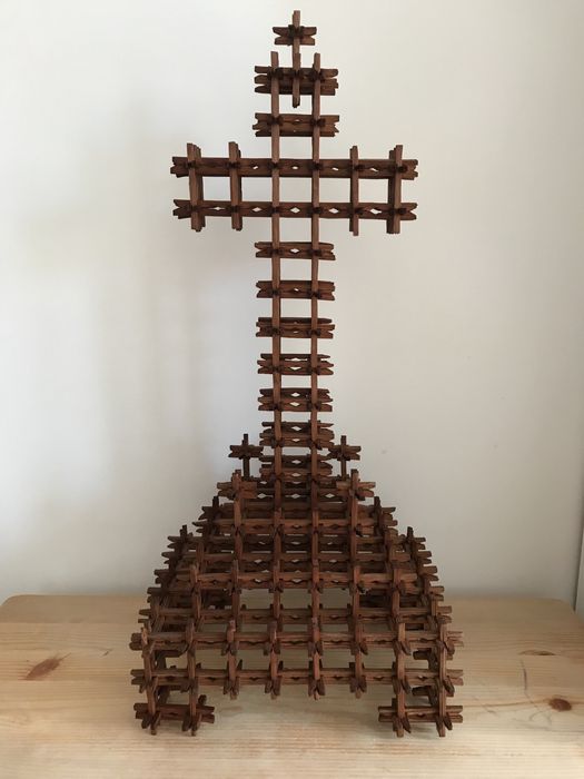 Stary drewniany krzyż ze spinaczy, dewocjonalia / rękodzieło /handmade