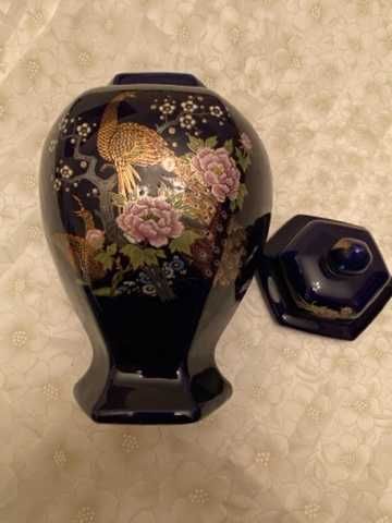 Jarro com tampa japonês com motivos tradicionais