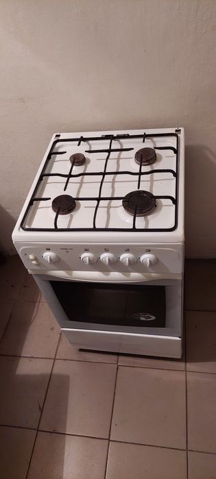Газову плиту продаю