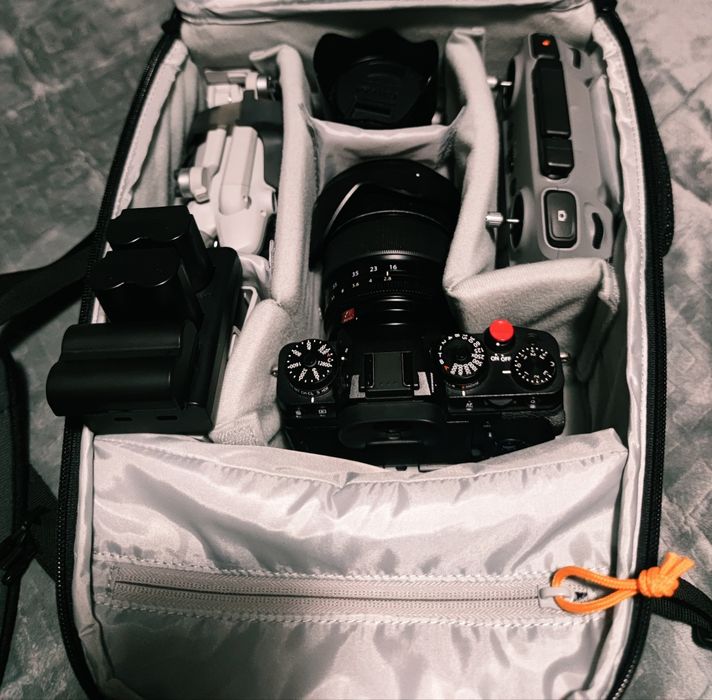 Câmera Fujifilm X-T4 carregador duplo e 4 baterias.