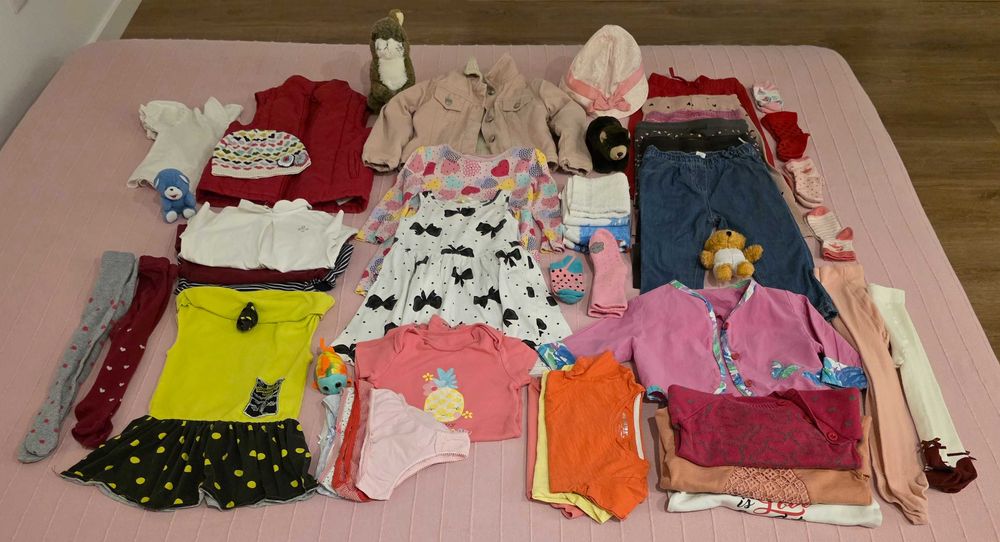 Vendemos várias peças de roupa de criança da nossa Netinha