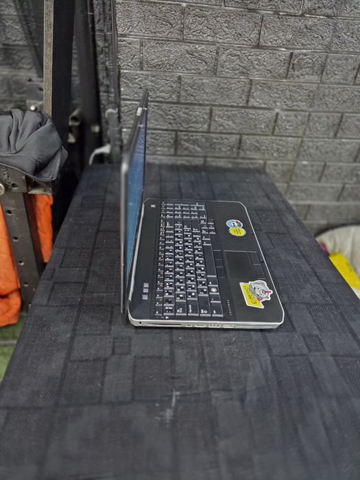 Ноутбук DEll 15.6 дюймів. Core i3