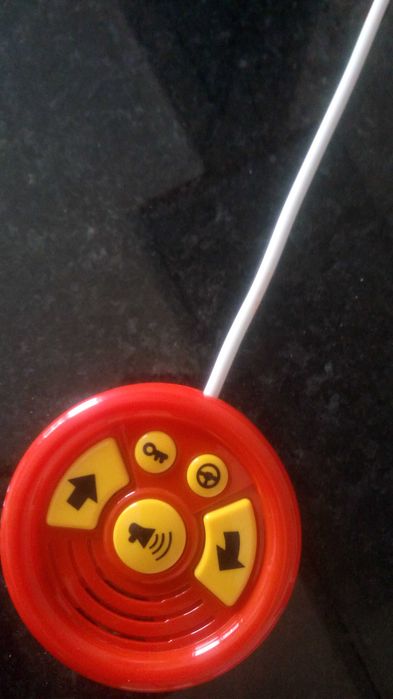 Carro telecomandado da Toys R Us