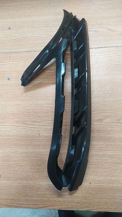 Audi Q7 4m0 кріплення воздуховод переднього бампера