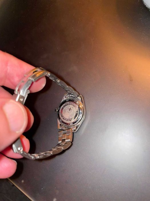 Relógio feminino Victorinox oficial do exercito cristal e safira