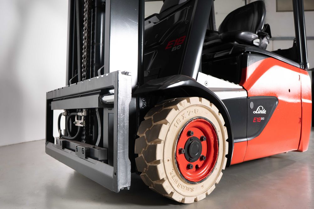 Empilhador Elétrico Linde E18-02 1.800 kg | Usado