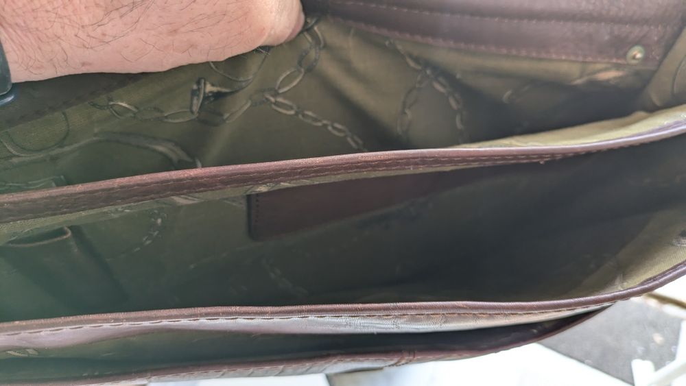 Mala de mão em pele