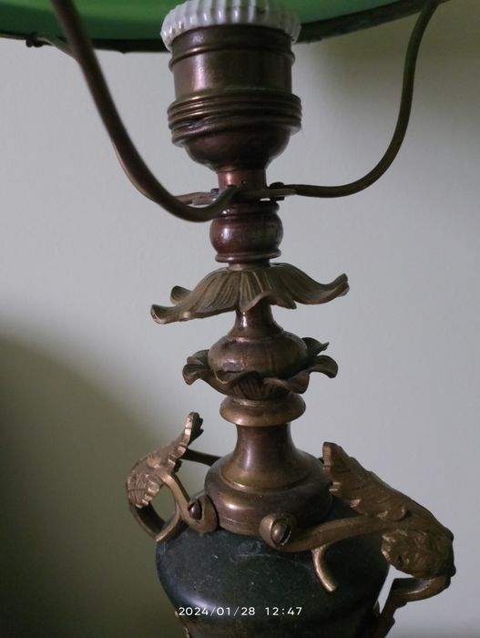 Бронзовый антикварный светильник.