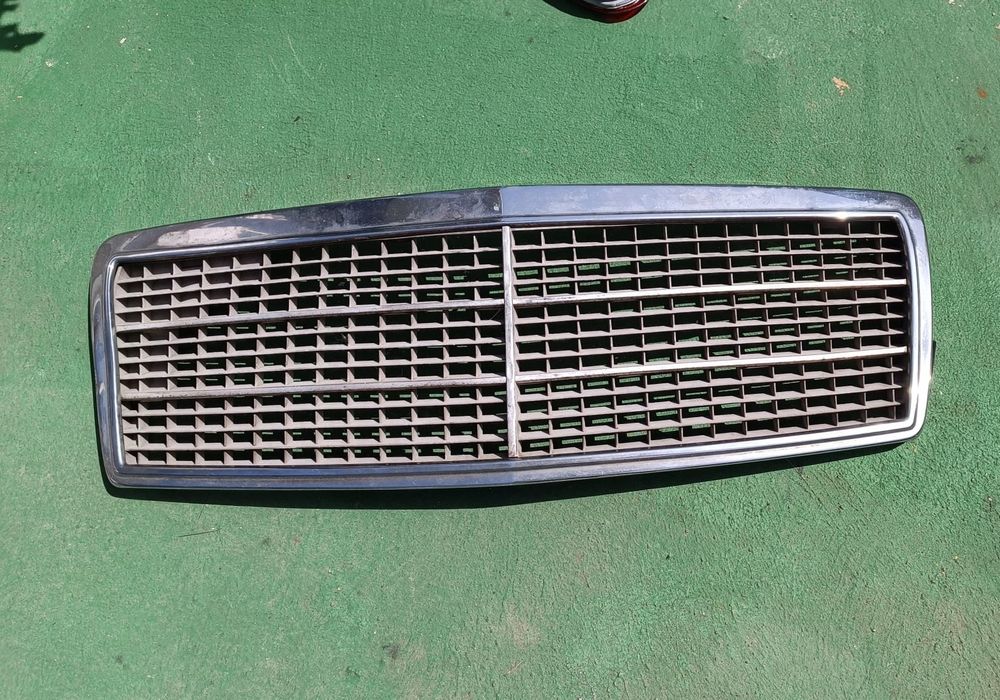 Grelha frontal Mercedes C200 w202