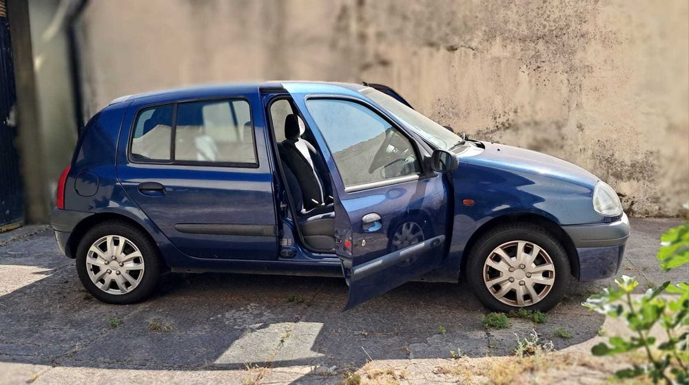 Renault Clio 1.2 RN - Poucos kms