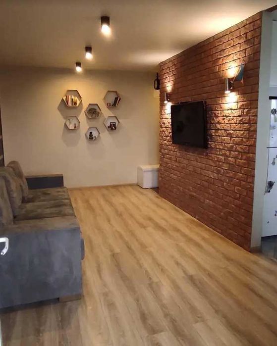 Двокімнатна квартира неподалік Київської площі (Зигіна)