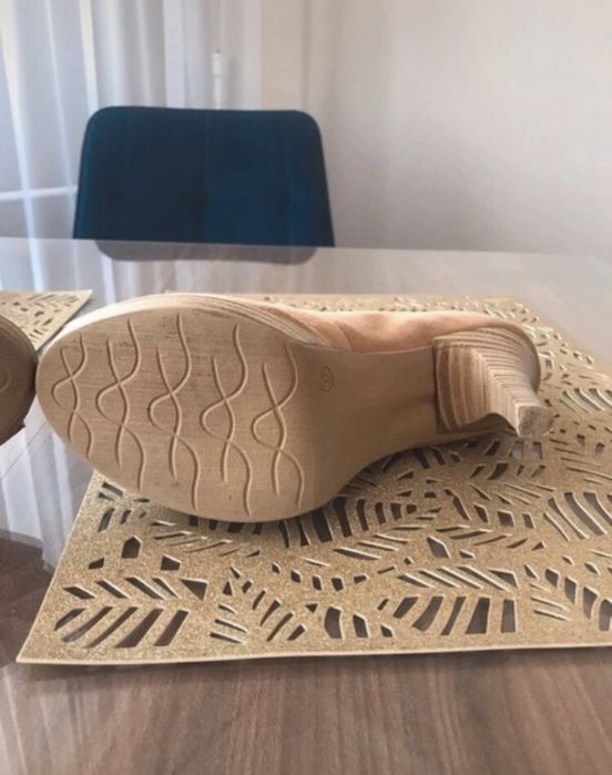 Sandały na obcasie, botki sznurowane