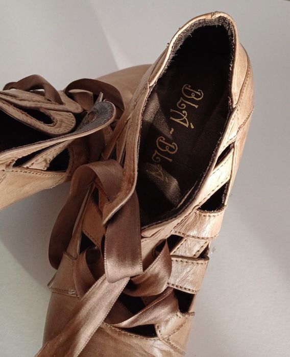 Botins de Tacão em Pele 38