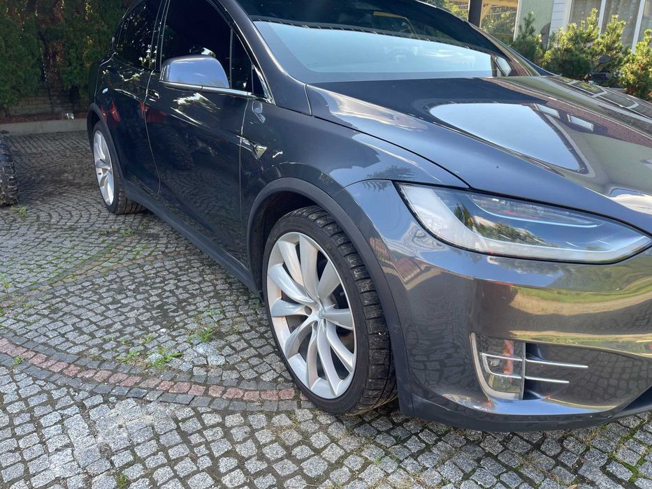 Tesla model x 2018