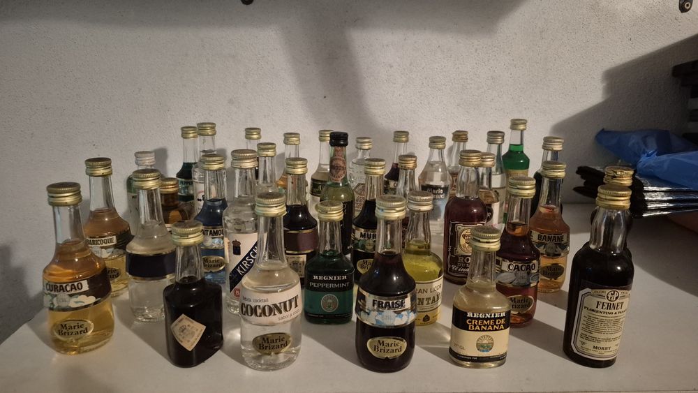 Lote de 35 garrafas em miniatura