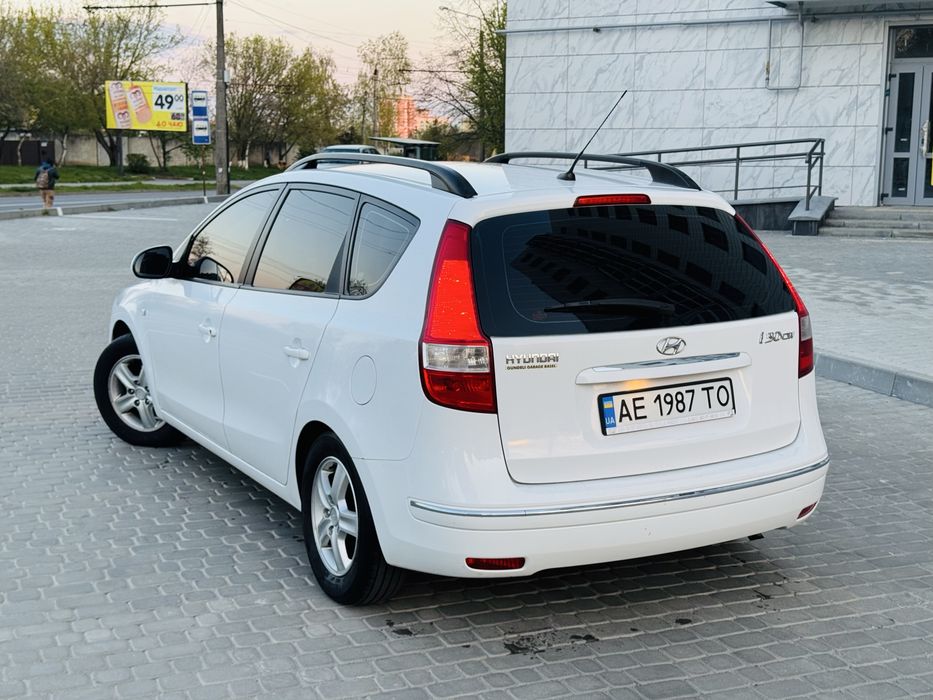 Продам хюндай i30 1.6 газ не крашен