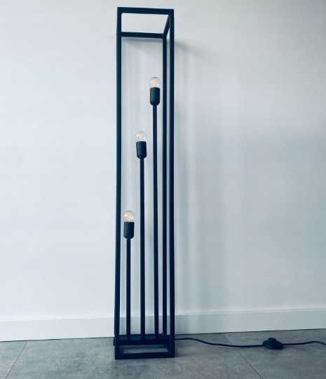 Lampa podłogowa, stojąca typu loft