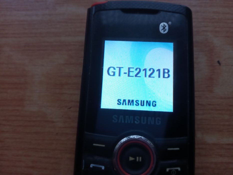 Продам кнопковий телефон Samsung GT E2121B