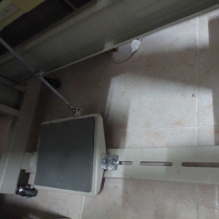 Maquina de costura eléctrica ponto corrido em excelente estado. FOMAX