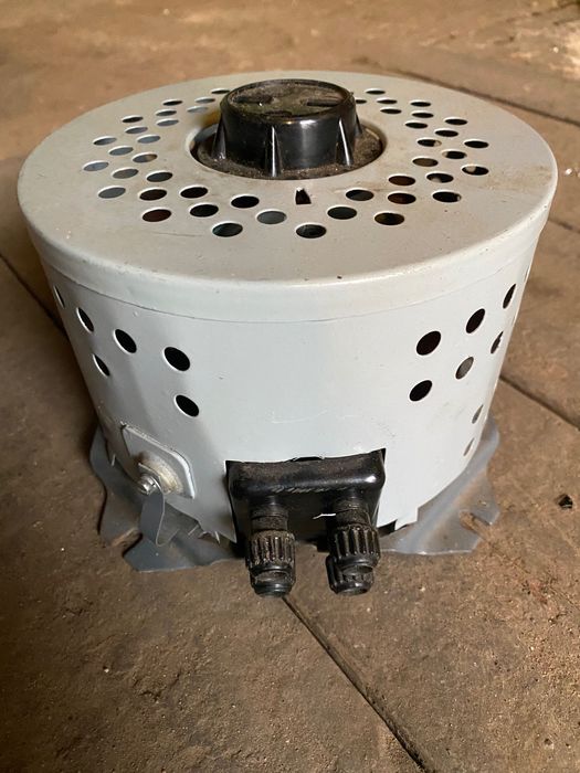 лабораторний автотрансформатор