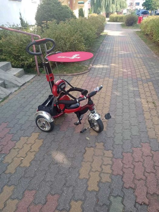 Rowerek trójkołowy z daszkiem, na pedały