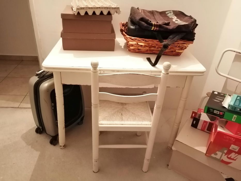 Mesa de cozinha branca