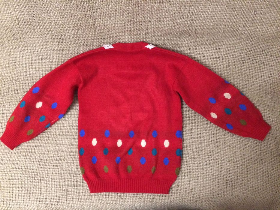 Красный свитер