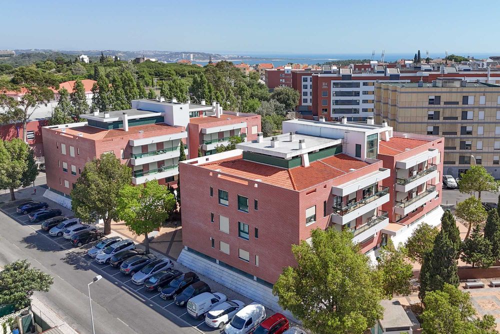 Apartamento T2 para Venda em Queijas