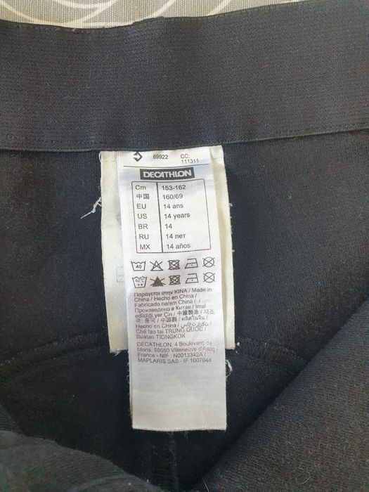 Bryczesy dziecięce Fouganza, rozm. 153-162, stan bdb
Rozm. M, 97-102 c