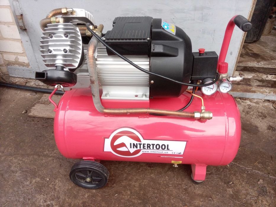 Компресор INTERTOOL PT-0007 50 л, 3,0 кВт, 220 В, 10 атм, 420 л/мин