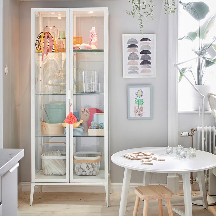 IKEA MILSBO – biała witryna szklana, podświetlana, stan jak nowa