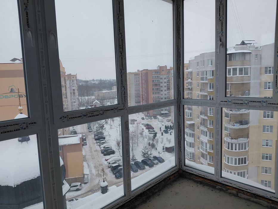 Продаж 2к квартири 69 кв. м на вул. Білогірська
