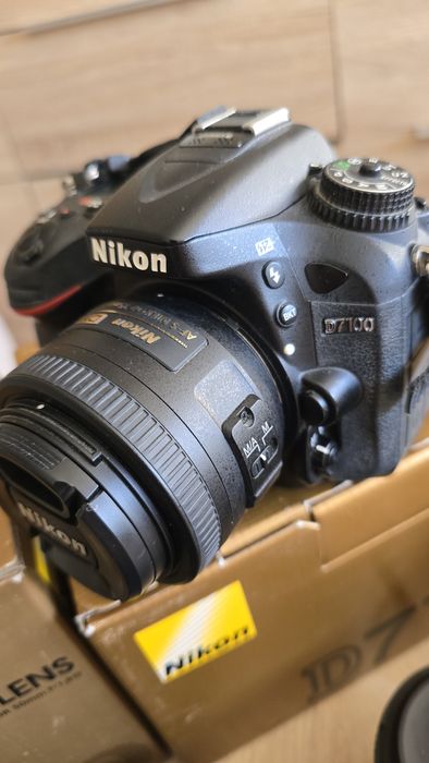 Nikon d7100 + Nikkor 35mm i 50mm + akcesoria