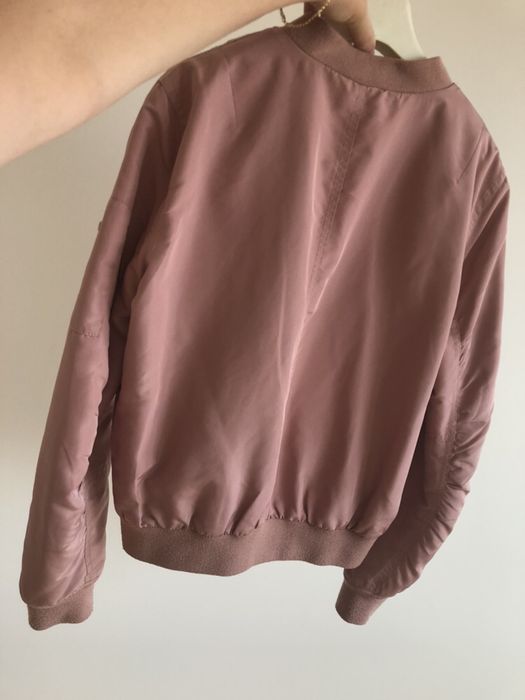 Różowa bomberka Stradivarius