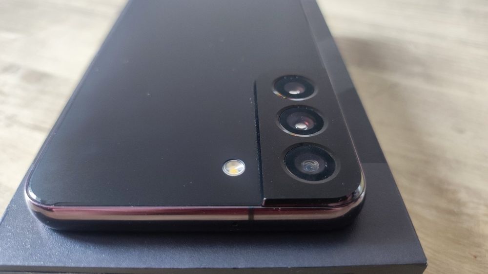 Продам Samsung S22