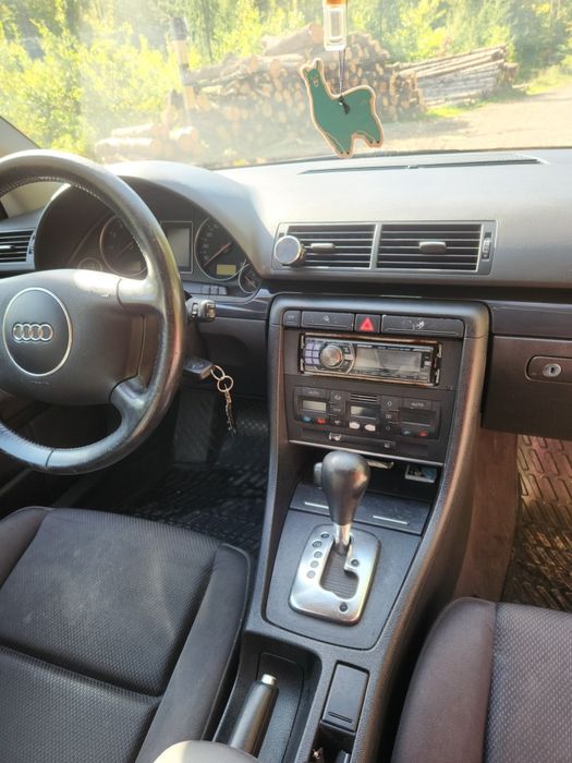 Audi A4 B6 2003   газ/бенз