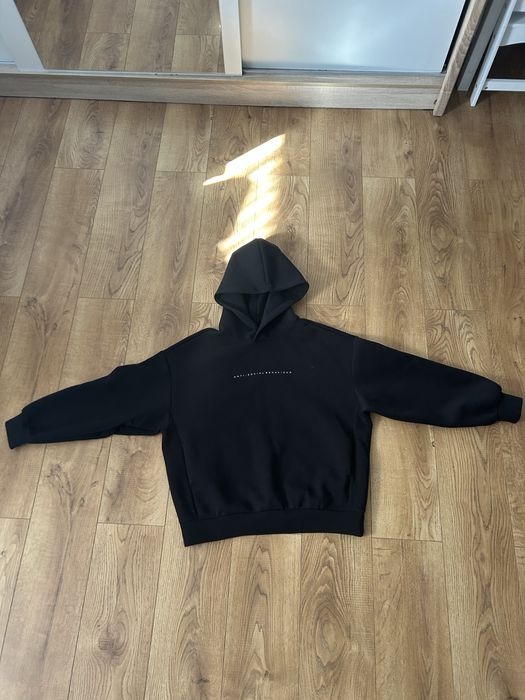 Czarna bluza sinsay z napisem rozmiar M