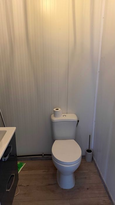 Biuro kontenerowe 40 m² – klimatyzacja, WC, gotowe do pracy